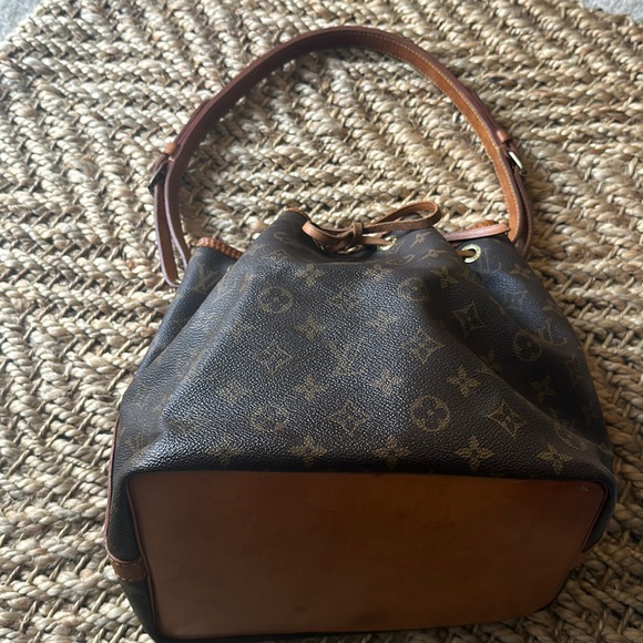 Authentic Louis Vuitton Petit Noé Monogram ✨ - Picture 3 of 9